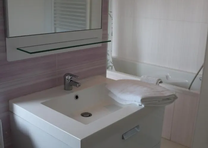 La Maringotte Hébergement de vacances *